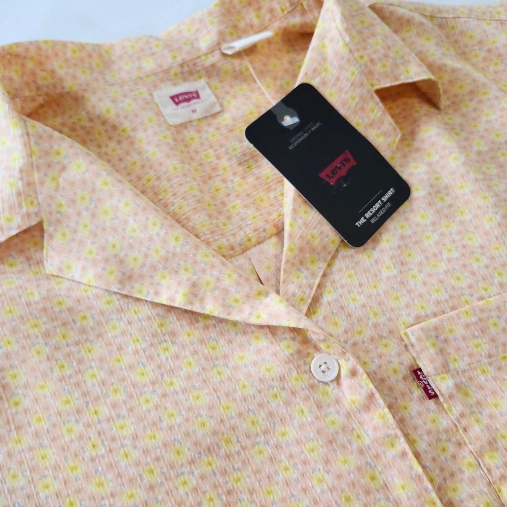 NWT Levi's The Resort Shirt M Peach Floral Short Sleeve Button Down Relaxed Fit
